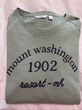 New Hampshire’s Mount Washington 1902 Green Crewneck Long-sleeve Tee